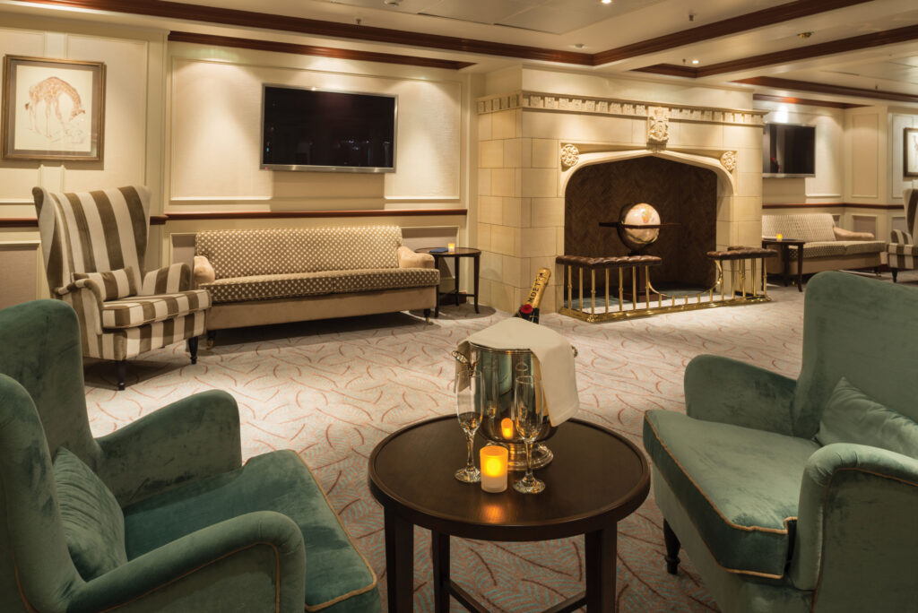 MS Caledonian Sky Lounge