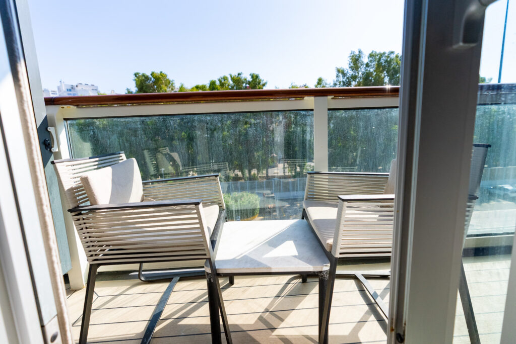 Balcony on Dumont D'Urvuille. Photo: Harmeet Sehgal